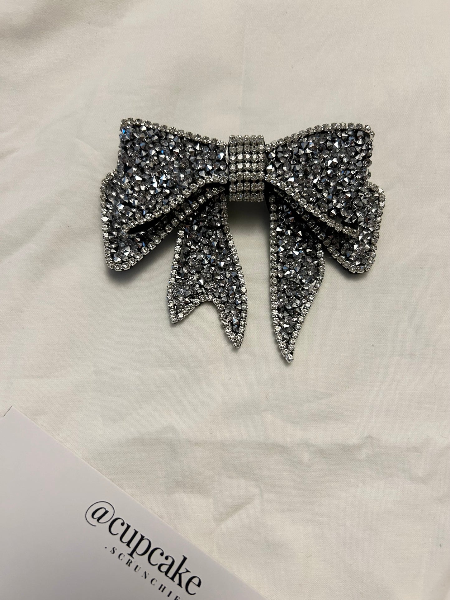 Silver bow clip